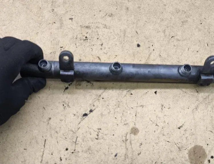 MERCEDES-BENZ E-Class W211/S211 (2002-2009) Brændstofskinne A6420702695 33128223