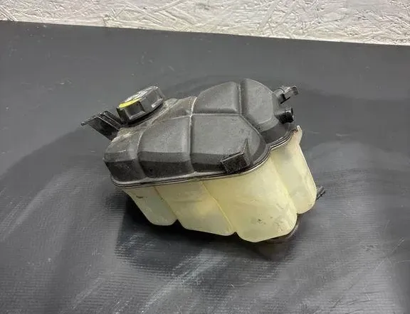 VOLVO XC60 1 generation (2008-2017) Ekspansionsbeholder 6G918K218 33163942