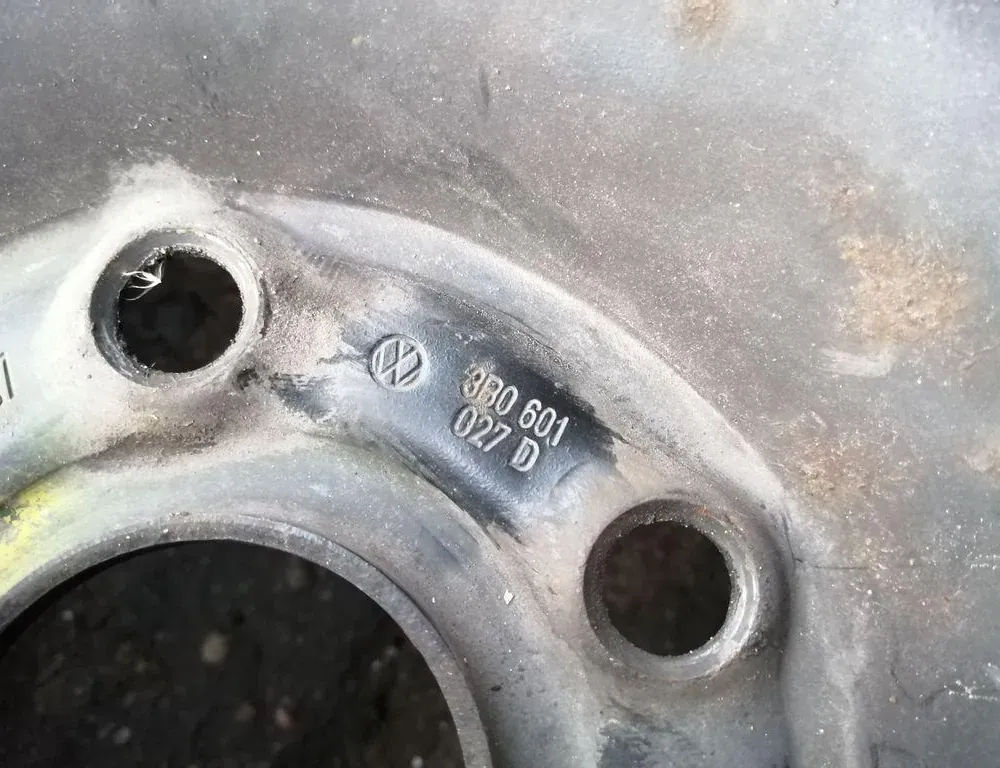 VOLKSWAGEN Passat B7 (2010-2015) Hjul 3B0601027D 34019679