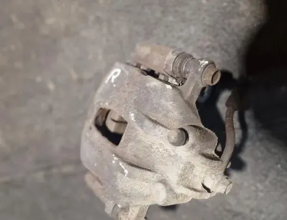 HYUNDAI i20 PB (1 generation) (2008-2014) Forreste højre bremsekaliber 33877495