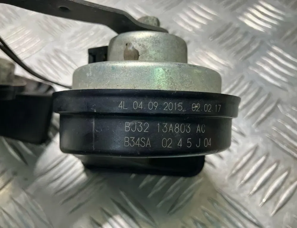 LAND ROVER Discovery Sport 1 generation (2014-2024) Horn Signal BJ3213A803AC 33545566