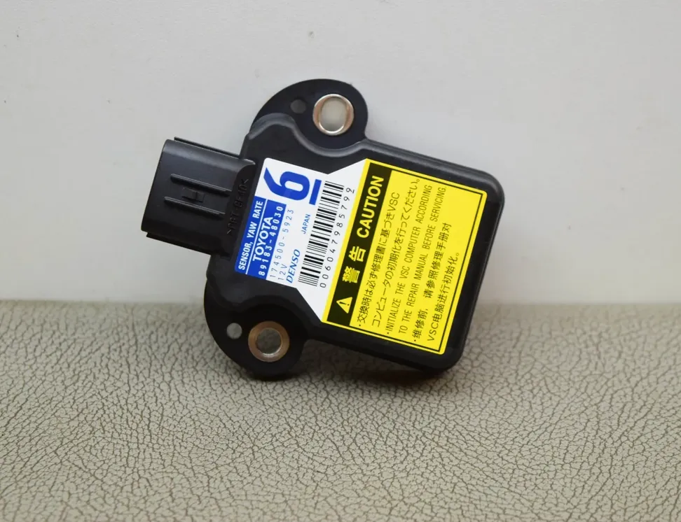 TOYOTA Prius 3 generation (XW30) (2009-2015) Accelerationssensor 89183-48030 26391146