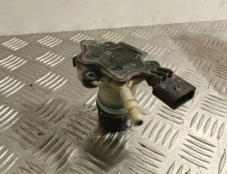 VOLKSWAGEN Passat B8 (2014-2023) AdBlue pumpe F01C250148 34883465