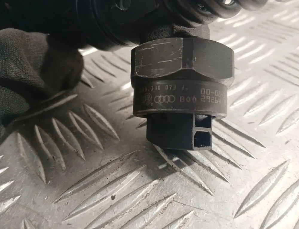 VOLKSWAGEN Passat B5 (1996-2005) Brændstofinjektor 038130073J 34913053