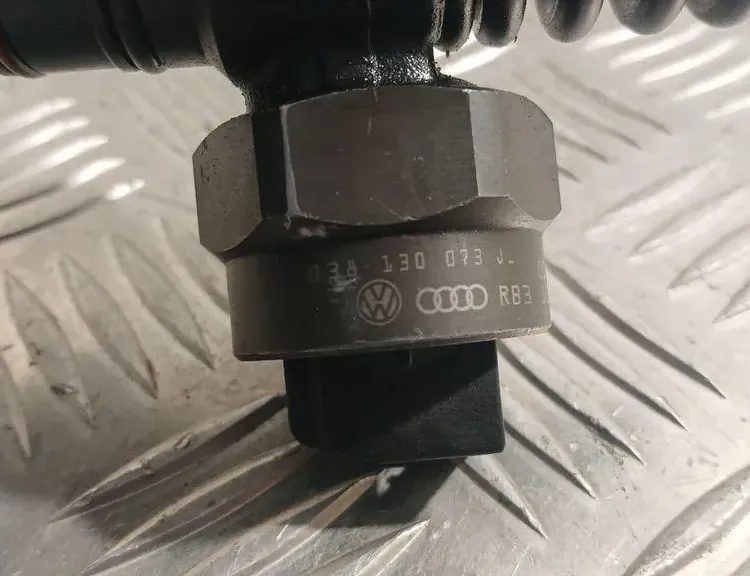 VOLKSWAGEN Passat B5 (1996-2005) Brændstofinjektor 038130073J 34913054
