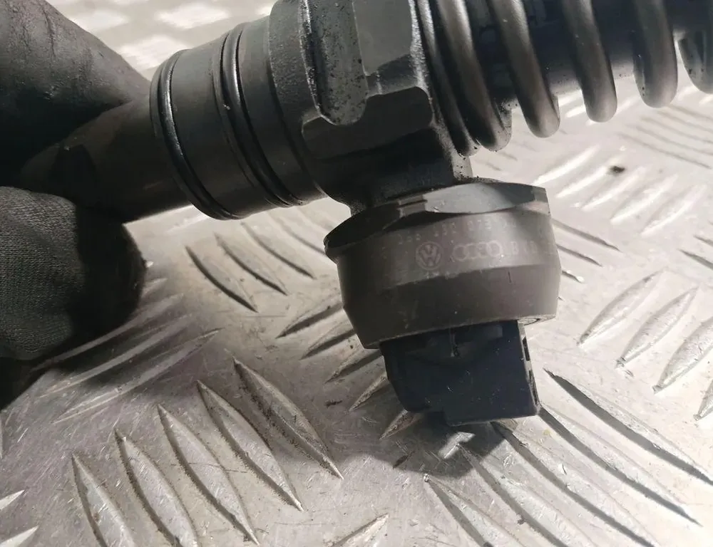 VOLKSWAGEN Golf 5 generation (2003-2009) Brændstofinjektor 038130073AG 34913466