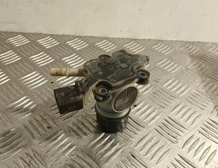 VOLKSWAGEN Passat B8 (2014-2023) AdBlue pumpe F01C250148 34883465