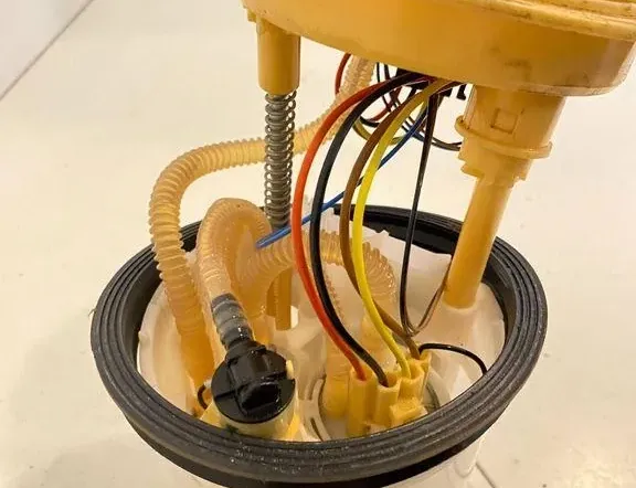 SKODA Superb 3 generation (2015-2023) Brændstofpumpe i tank 3Q0919050 34868590