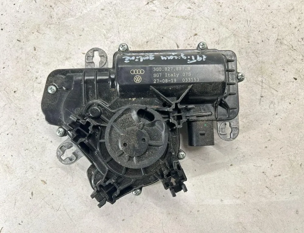VOLKSWAGEN Tiguan 2 generation (2016-2024) Bagklap bagklappe Soft Close-motor 3G0827887B 33517968