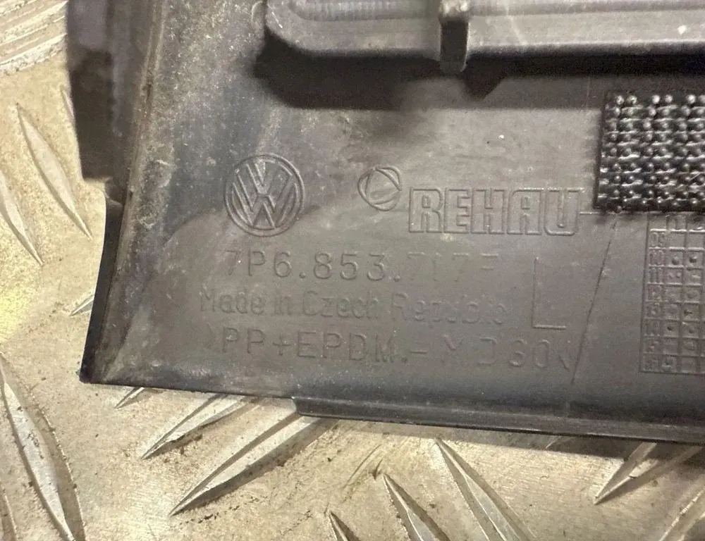 VOLKSWAGEN Touareg 2 generation (2010-2018) Bageste venstre skærmliste 7P6853717 34973833