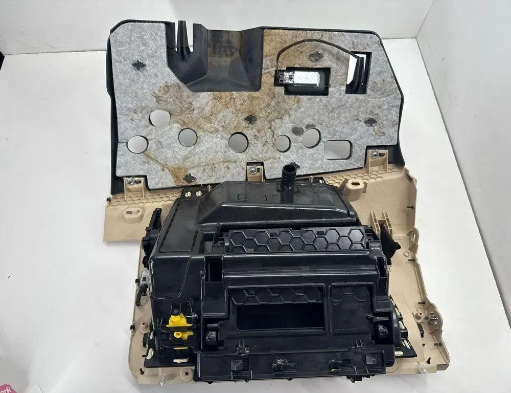 VOLKSWAGEN Touareg 2 generation (2010-2018) Handskerum 7P1857097 34976108