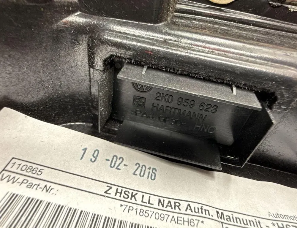 VOLKSWAGEN Touareg 2 generation (2010-2018) Handskerum 7P1857097 34976108