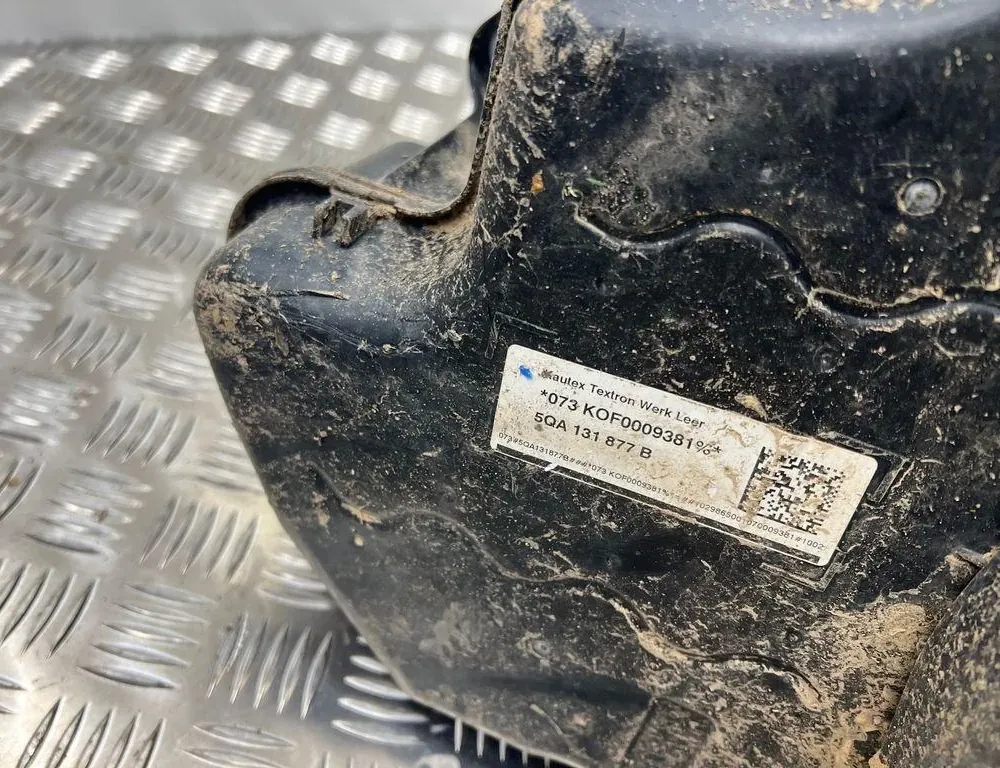 VOLKSWAGEN Touran 3 generation (2015-2023) AdBlue Tank 5QA131877B 34051831