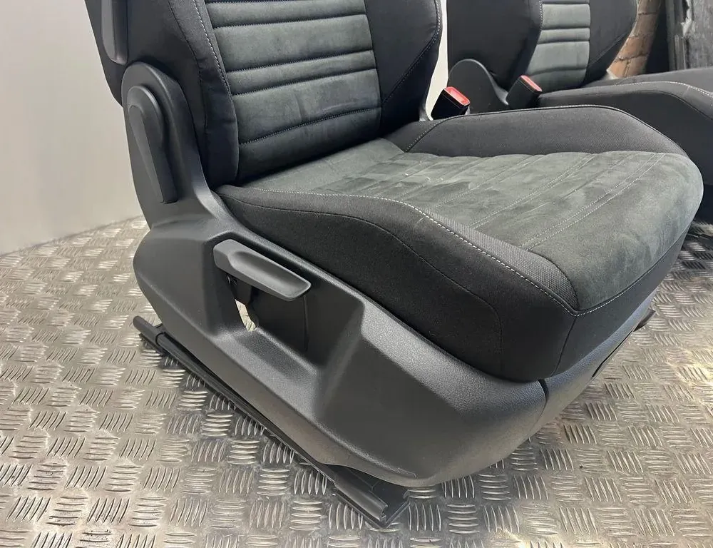 VOLKSWAGEN Touran 3 generation (2015-2023) Indvendige sæder med dørkortsæt 34051940