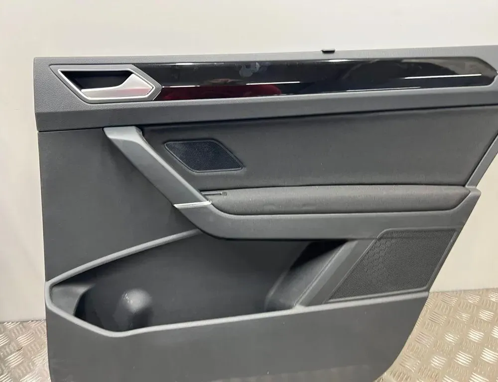 VOLKSWAGEN Touran 3 generation (2015-2023) Indvendige sæder med dørkortsæt 34051940