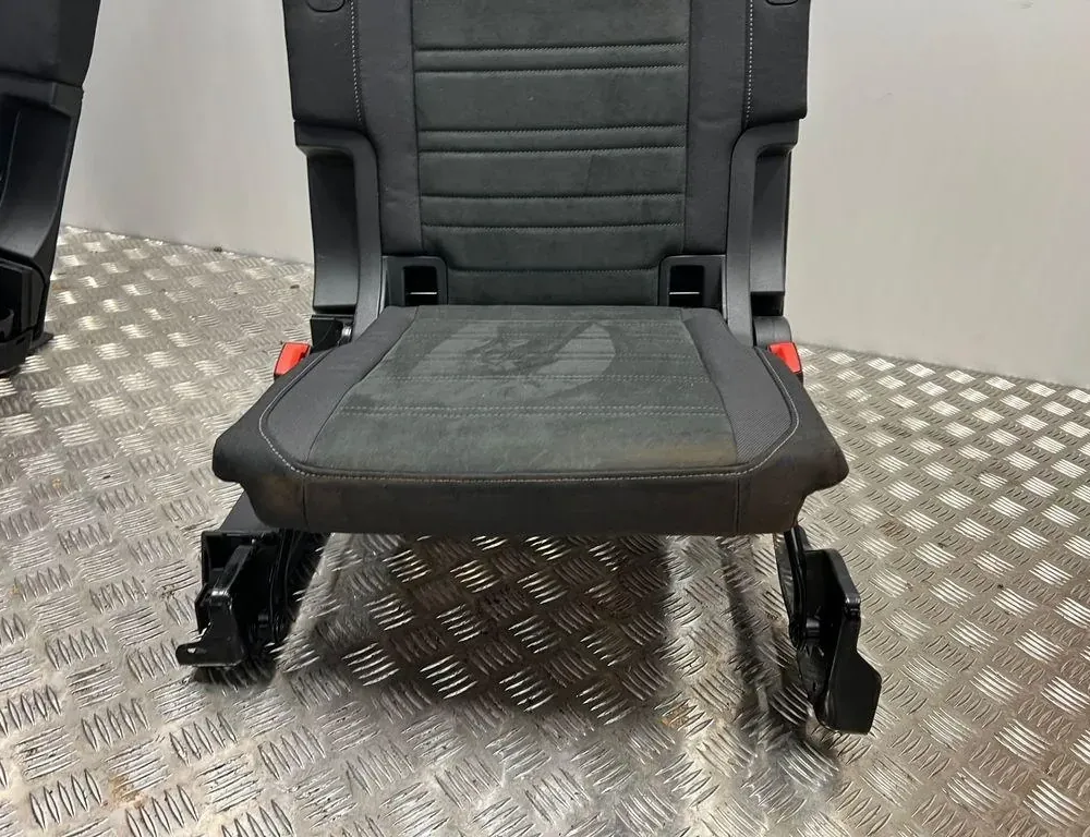 VOLKSWAGEN Touran 3 generation (2015-2023) Indvendige sæder med dørkortsæt 34051940