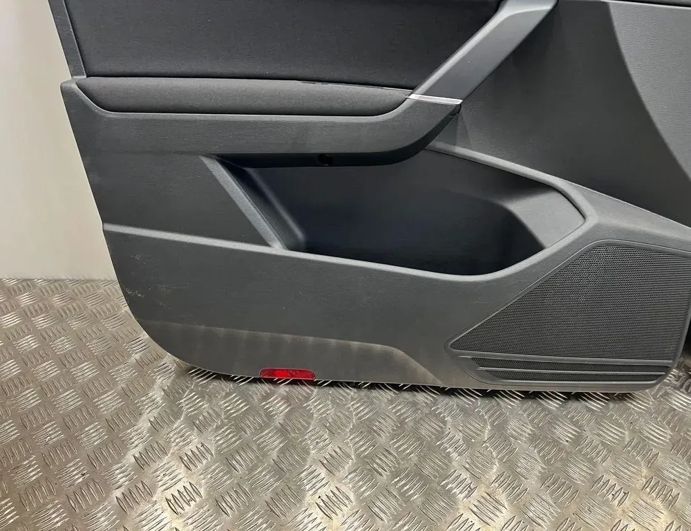 VOLKSWAGEN Touran 3 generation (2015-2023) Indvendige sæder med dørkortsæt 34051940