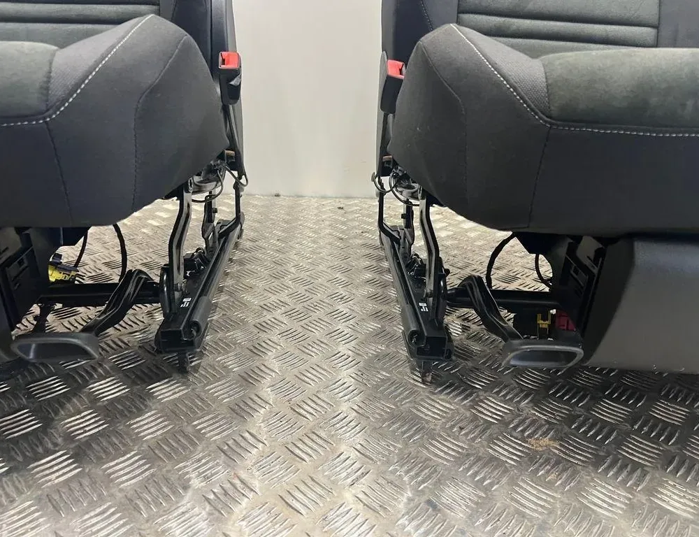 VOLKSWAGEN Touran 3 generation (2015-2023) Indvendige sæder med dørkortsæt 34051940