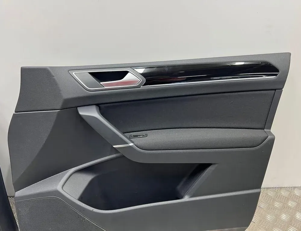 VOLKSWAGEN Touran 3 generation (2015-2023) Indvendige sæder med dørkortsæt 34051940