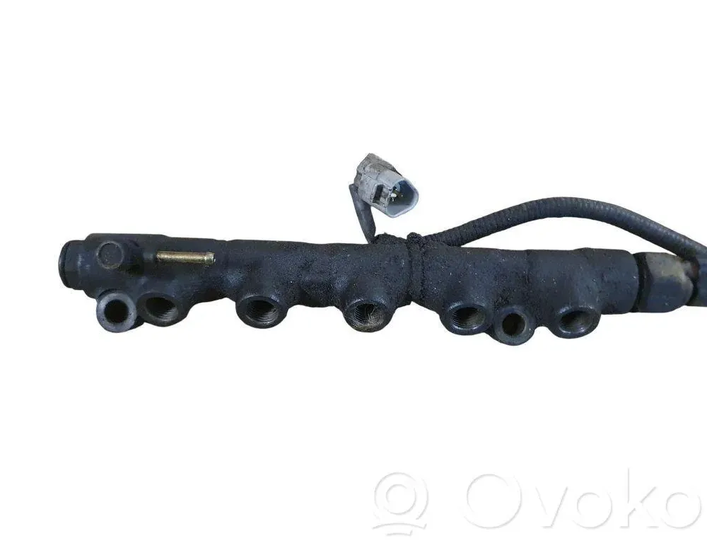 TOYOTA Avensis Verso 1 generation (2001-2003) Brændstofskinne 33447786