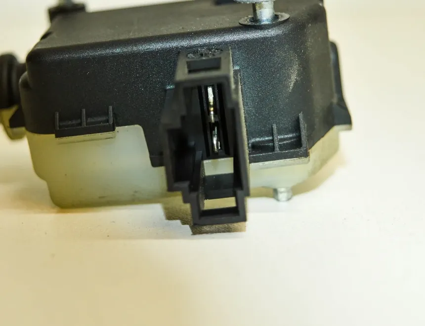 VOLKSWAGEN Touran 1 generation (2003-2015) Lås til brændstoftankdæksel 1T0810773A 13880010