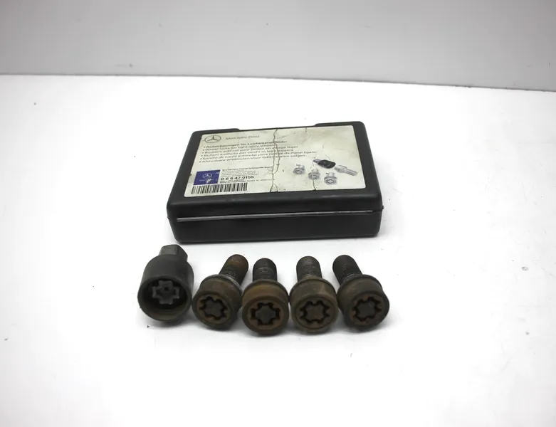 MERCEDES-BENZ C-Class W204/S204/C204 (2004-2015) Låsehjulsboltesæt B66470155 34881569