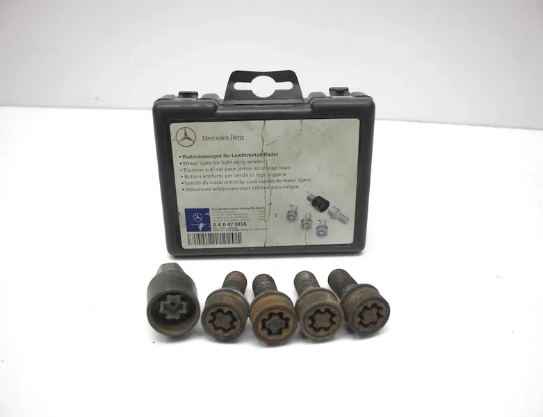 MERCEDES-BENZ C-Class W204/S204/C204 (2004-2015) Låsehjulsboltesæt B66470155 34881569