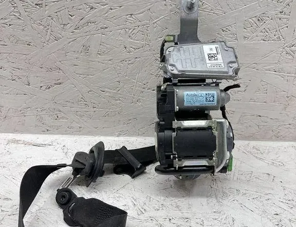 MERCEDES-BENZ C-Class W204/S204/C204 (2004-2015) Venstre forreste sikkerhedssele 610035800D 33467024