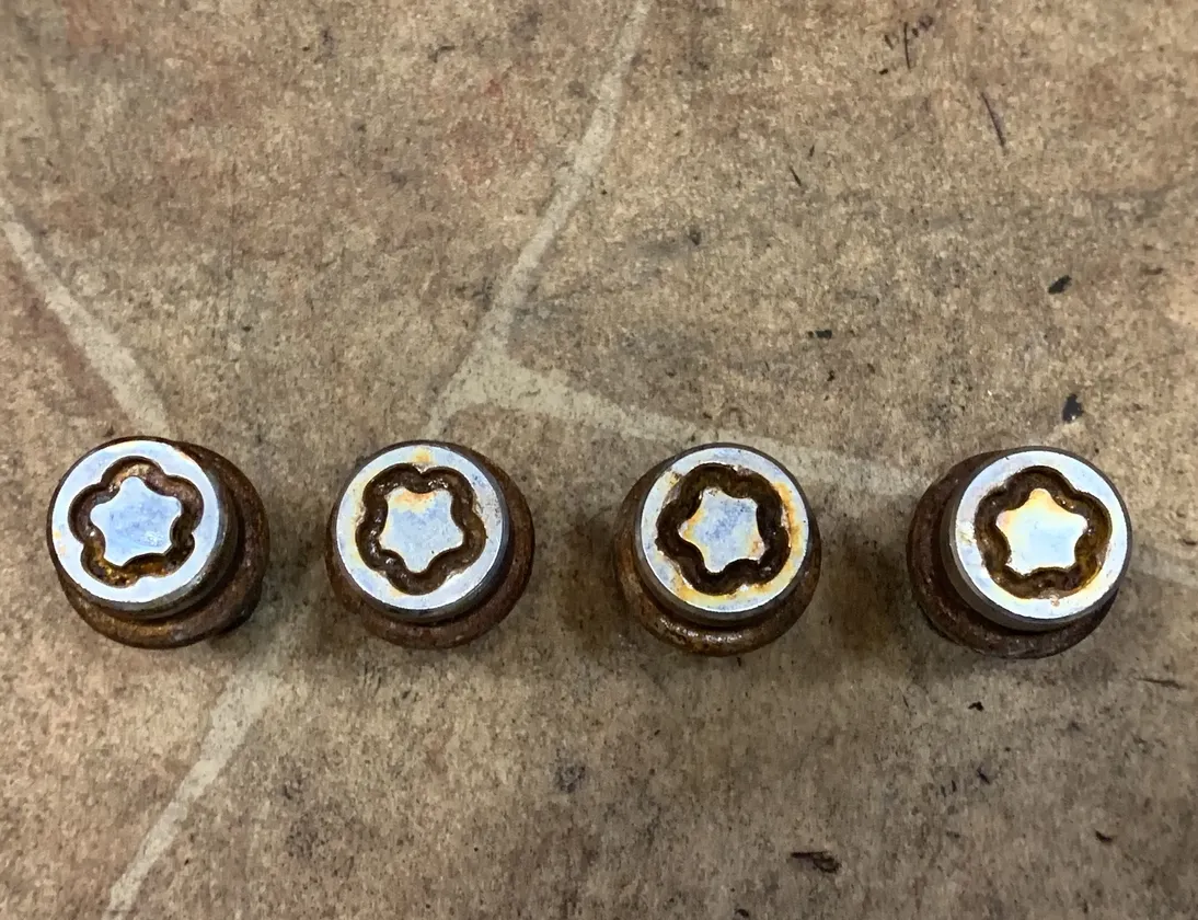 MERCEDES-BENZ SL-Class R230 (2001-2011) Låsehjulsboltesæt 33711220