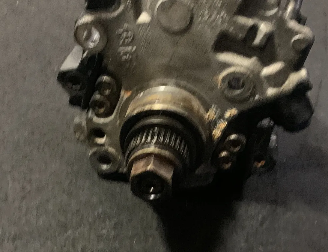 MERCEDES-BENZ C-Class W204/S204/C204 (2004-2015) Højtryksbrændstofpumpe A6510701801 34833283