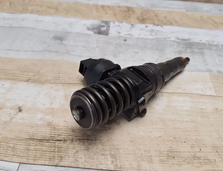 VOLKSWAGEN Passat B5 (1996-2005) Brændstofinjektor 038130073,038130073BA 34017399