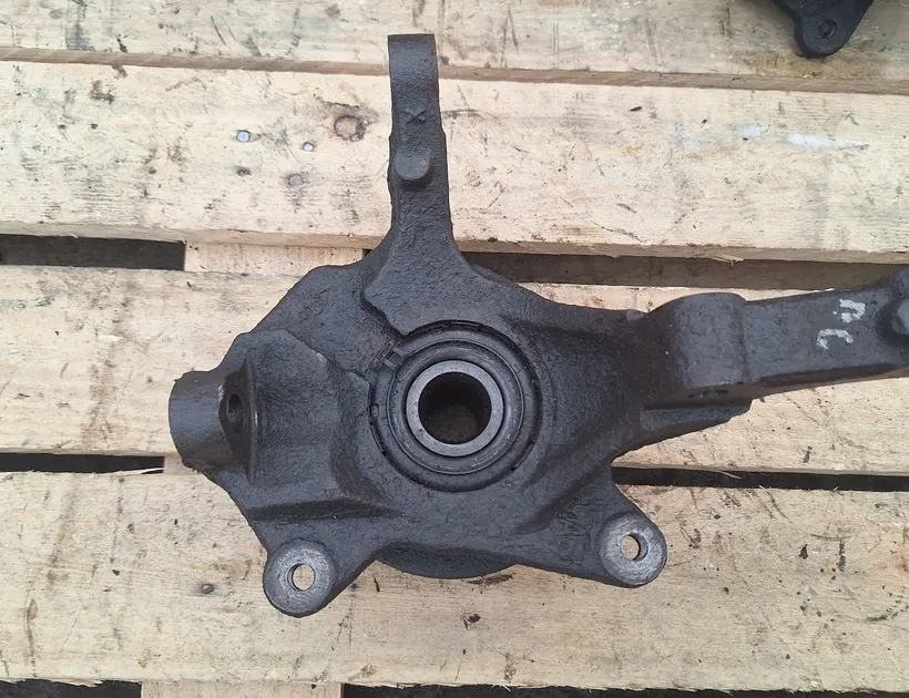 RENAULT Trafic 2 generation (2001-2015) Forreste venstre hjulnav 33476340