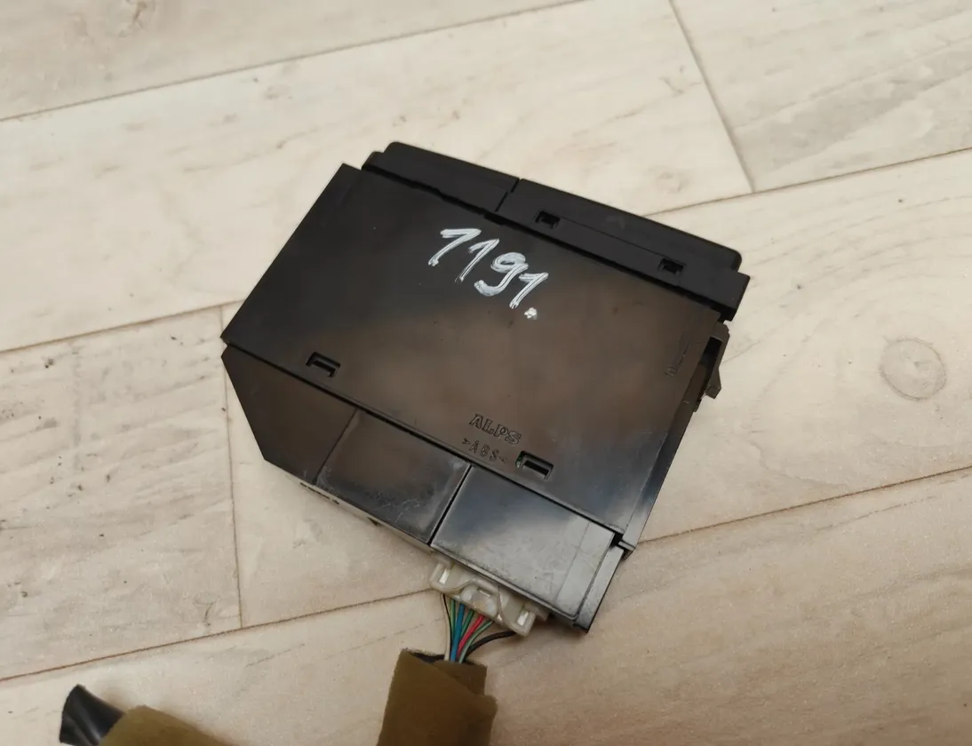 TOYOTA Avensis 2 generation (2002-2009) Forrudevarmekontakt 8479005130 33514768