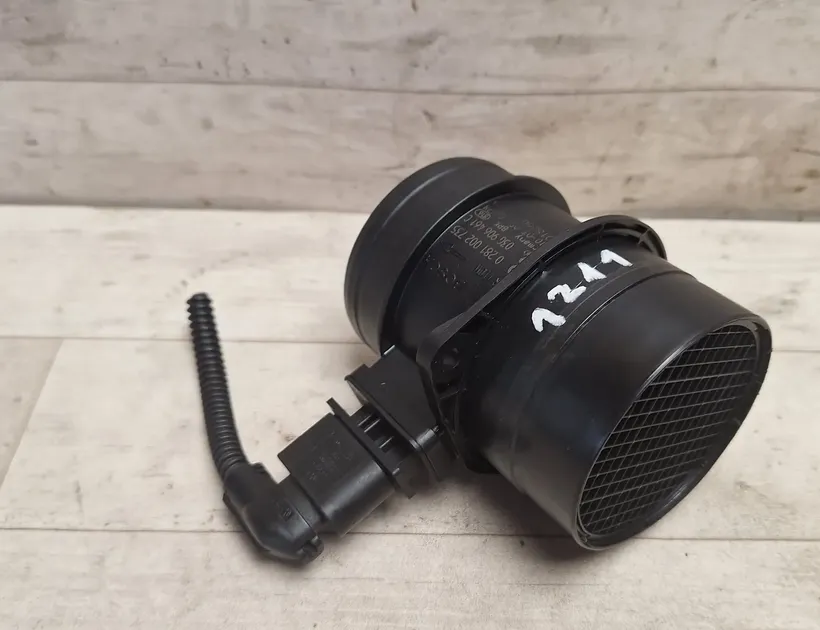 VOLKSWAGEN Passat B6 (2005-2010) Masseluftstrømssensor MAF 0281002735,03G906461C,03G906461,24018260 34058940