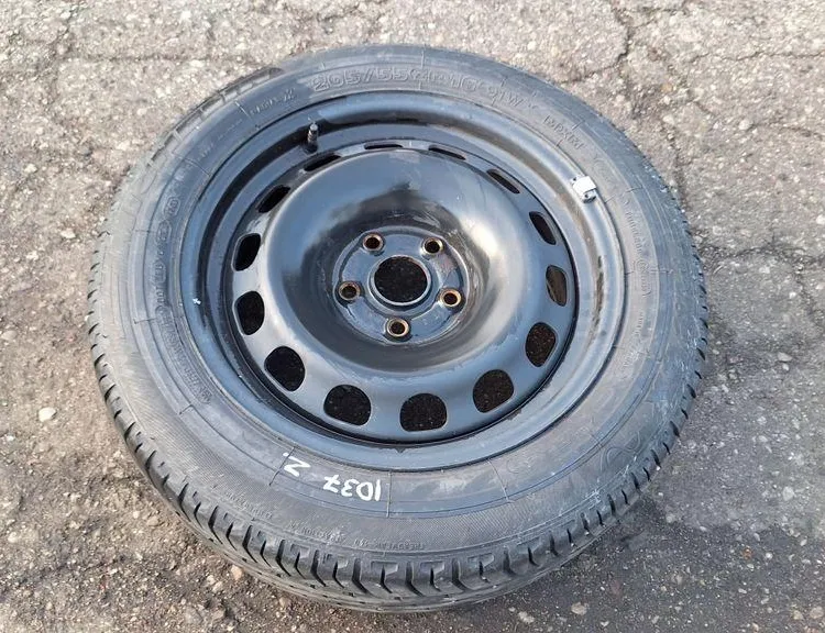 VOLKSWAGEN Passat B5 (1996-2005) Reservehjul 33982430