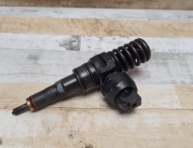 VOLKSWAGEN Passat B5 (1996-2005) Brændstofinjektor 038130073,038130073BA 34017399