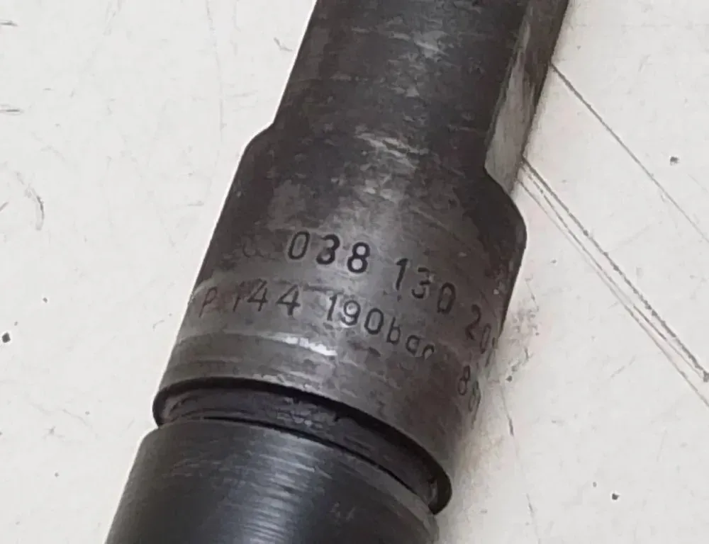 VOLKSWAGEN Golf 7 generation (2012-2024) Brændstofinjektor 038130201G 34177345