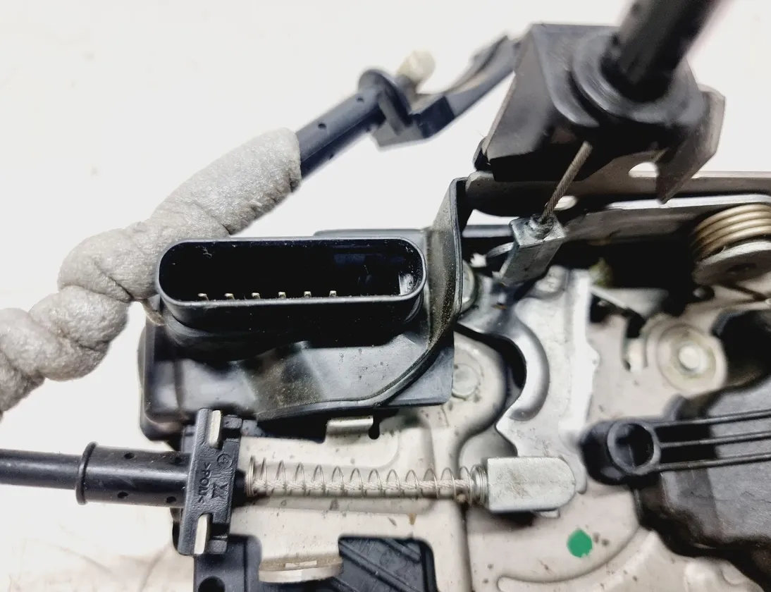 VOLVO V40 Cross Country 1 generation (2012-2020) Forreste højre dørlås 31440392 30224549