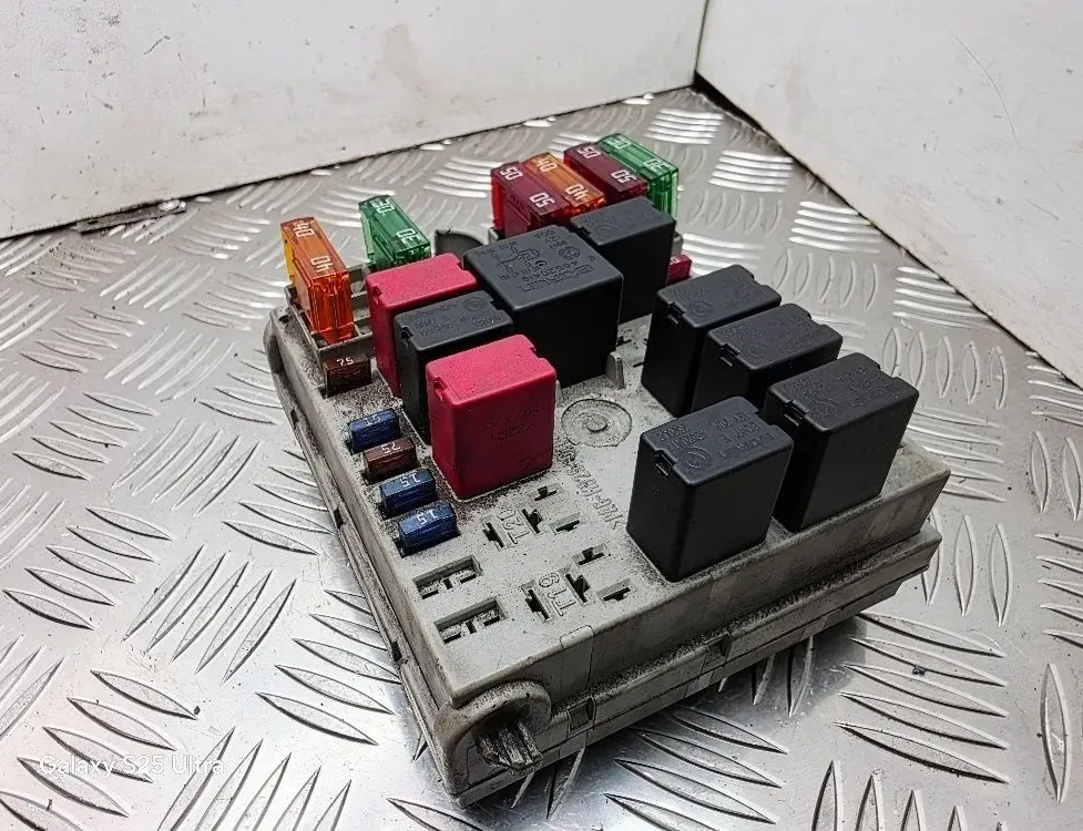 ALFA ROMEO GT 937 (2003-2010) Sikringsboks 51742419 33539065