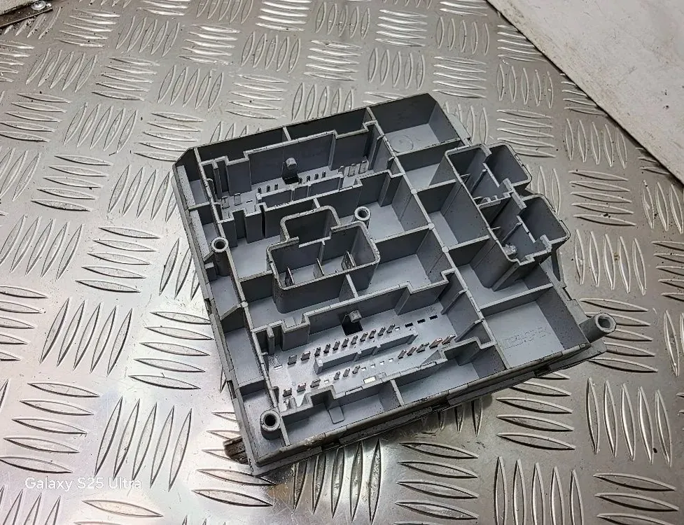 ALFA ROMEO GT 937 (2003-2010) Sikringsboks 51742419 33539065