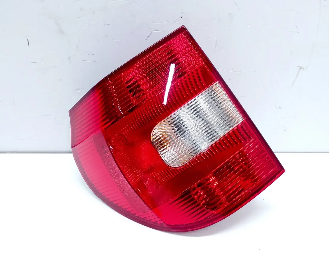 SKODA Yeti 1 generation (2009-2018) Venstre baglygte 5L0945111 33532149