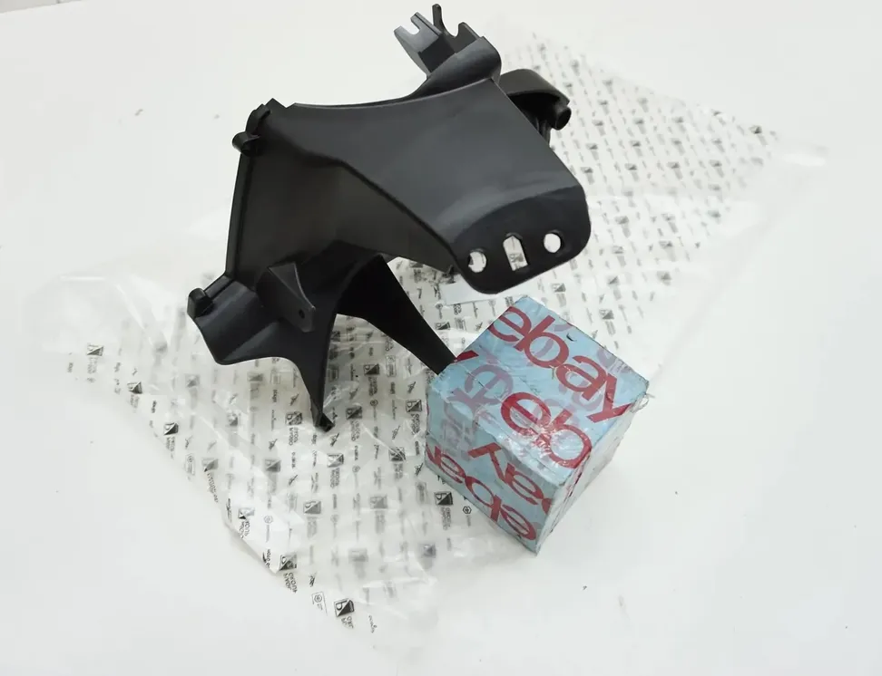 APRILIA RS Frontbeslag forlygtemontering 2B008950 34293595