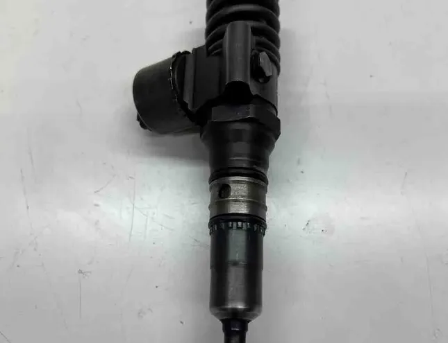 VOLKSWAGEN Golf 5 generation (2003-2009) Brændstofinjektor 03G130073G 32574303