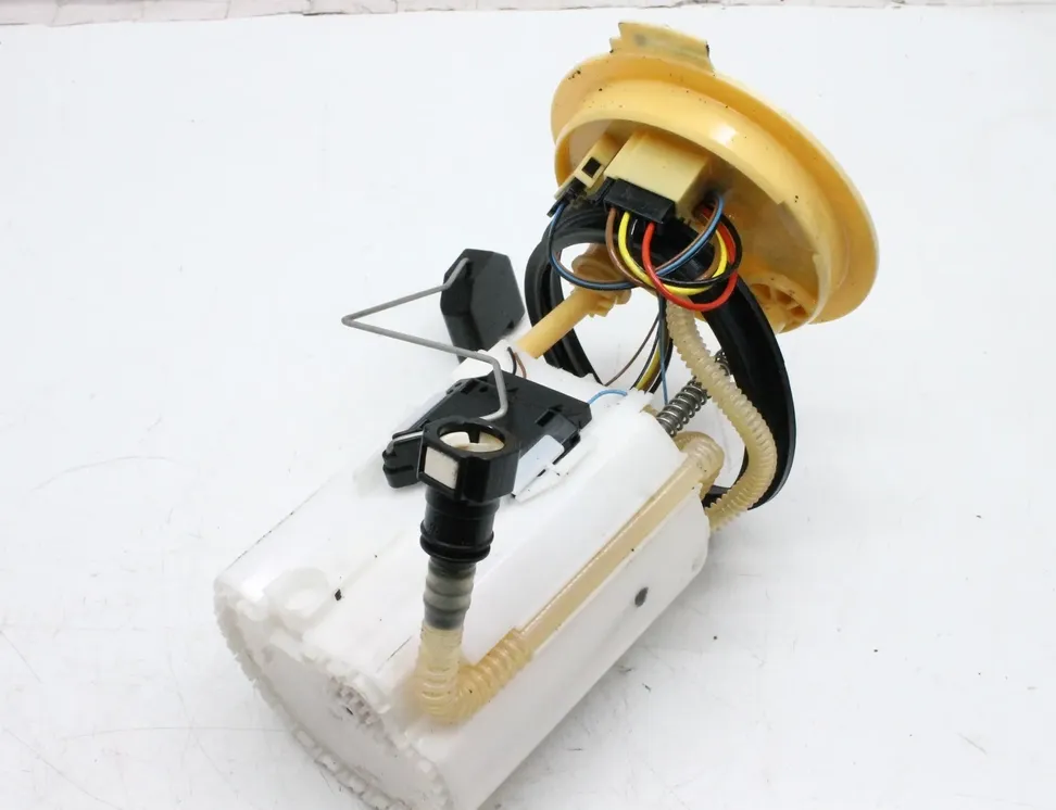 VOLKSWAGEN Passat B8 (2014-2023) Brændstofpumpe i tank 3Q0919050 35107560