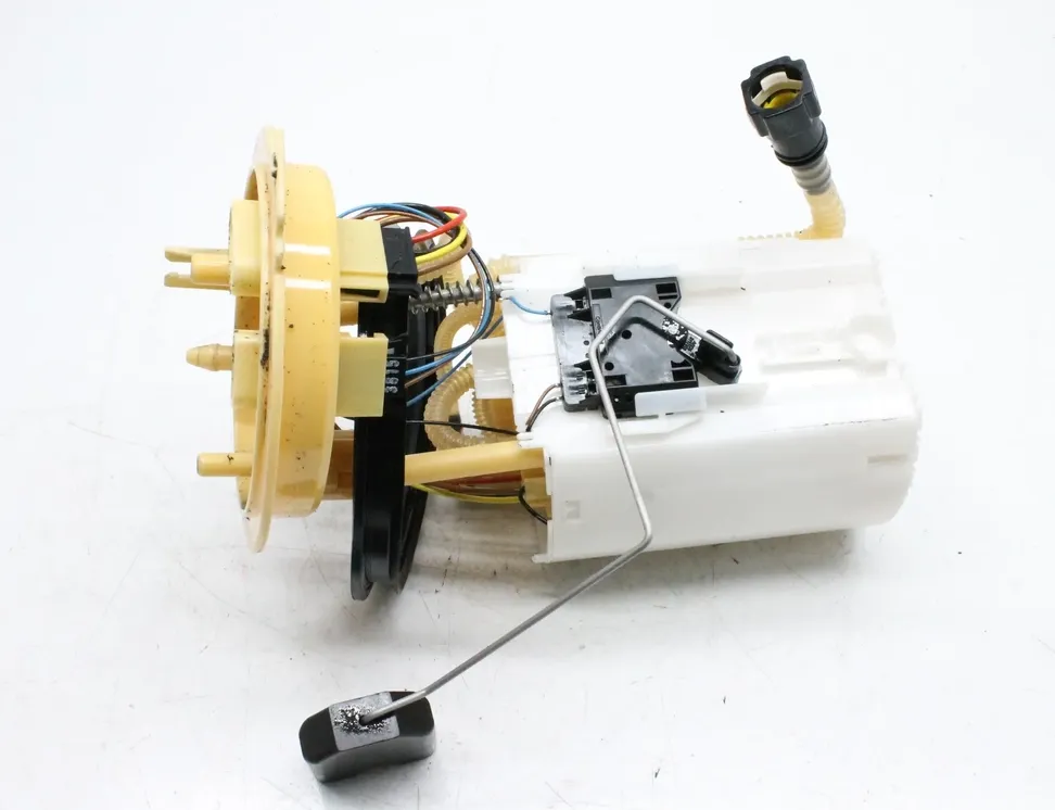 VOLKSWAGEN Passat B8 (2014-2023) Brændstofpumpe i tank 3Q0919050 35107560