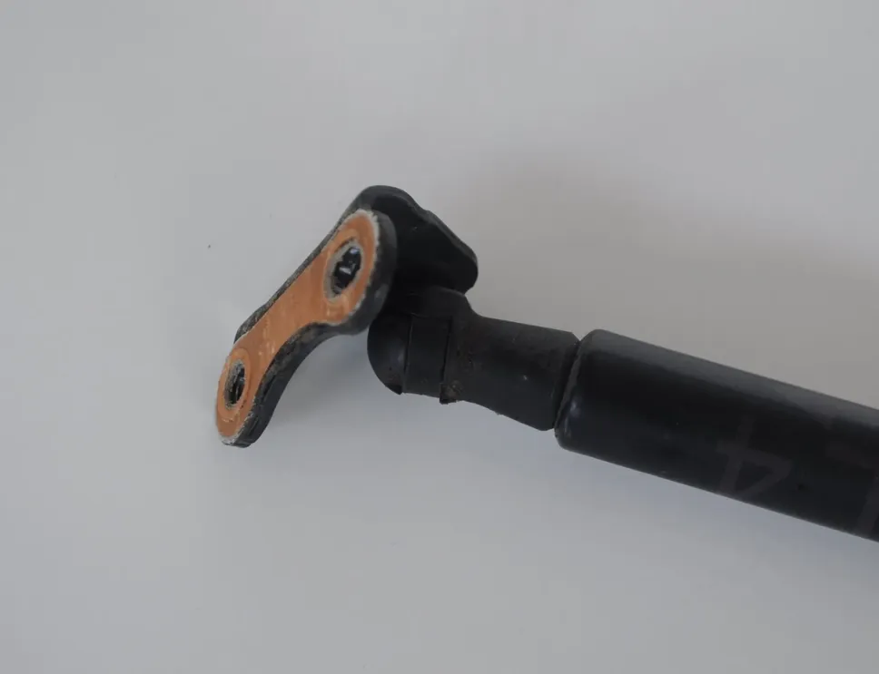 TOYOTA iQ 1 generation (2008-2020) Venstre side bagklap gasfjeder 68960-0W550 1632431