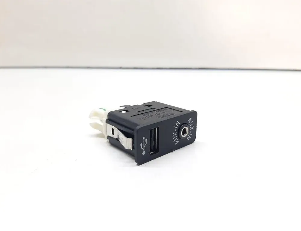 BMW X3 F25 (2010-2017) Yderligere musikafspillerstik 9237653 33677533