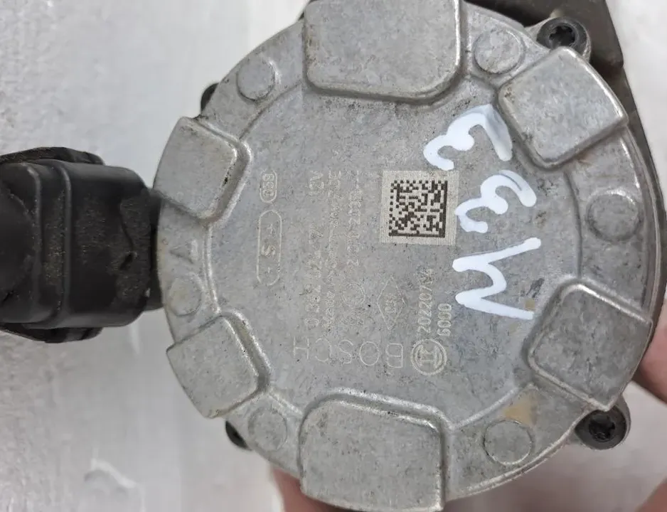 RENAULT Zoe 1 generation (2012-2023) Vandpumpe 210101203R 33499400