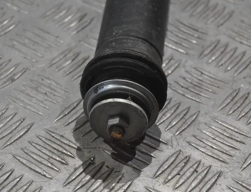 TOYOTA iQ 1 generation (2008-2020) Støddæmper venstre bag 48530-74010 1267727