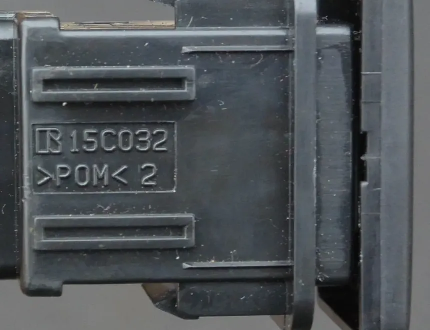 TOYOTA iQ 1 generation (2008-2020) Afbrydere 15C032 30729703